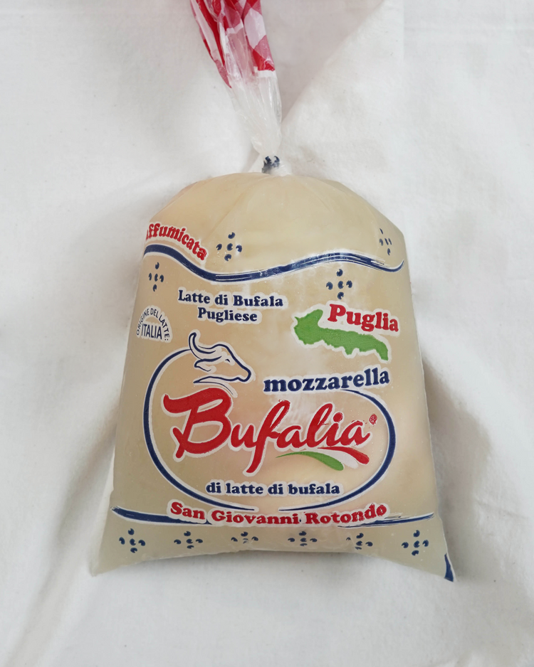 Mozzarella affumicato di Bufala Campana DOP - Mozzarella fumée au lait de bufflonne des Pouilles Campana DOP
