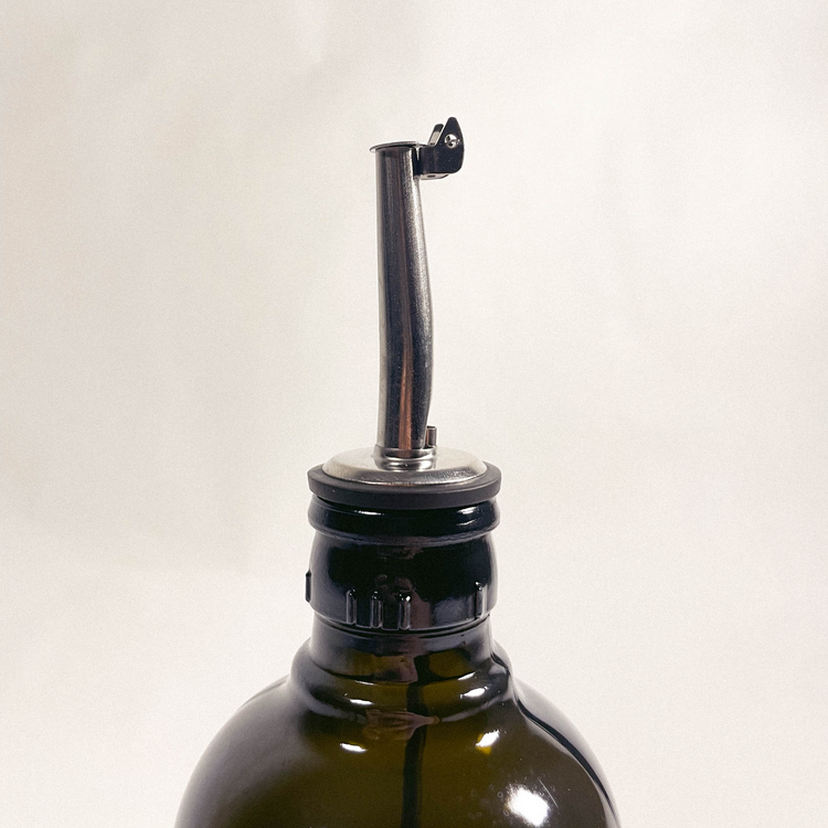 Bec verseur & bouteille vide